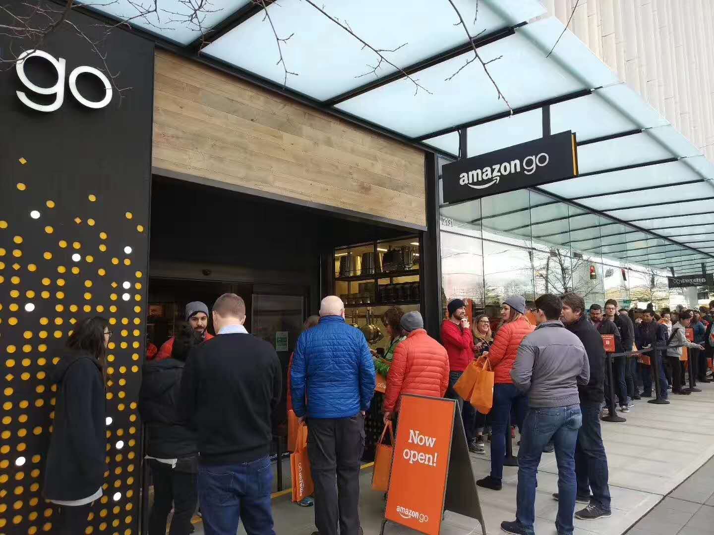 Amazon Go姗姗来迟,它和中国无人零售店们