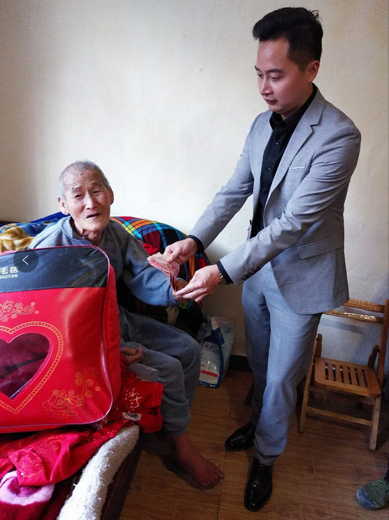 曼瑜天雅百村扶贫济困