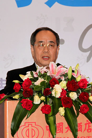 张  彬
